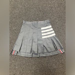 Gray pleated skirt